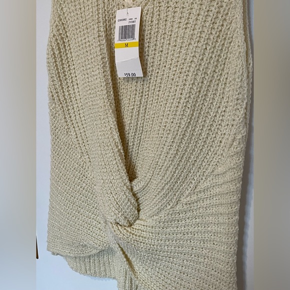 greige Vest with a twist - Picture 3 of 5